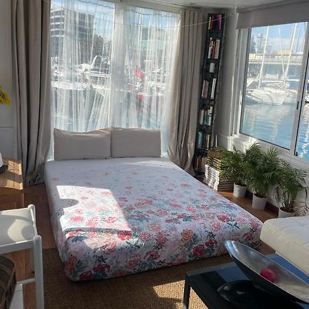 Light Bedroom In A Home Boat Barcelone Extérieur photo