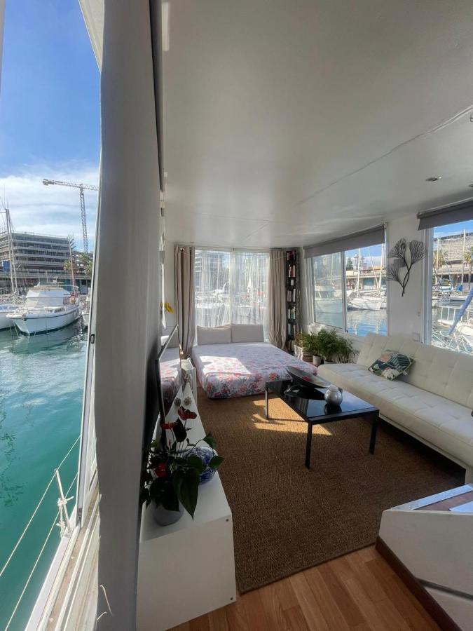 Light Bedroom In A Home Boat Barcelone Extérieur photo