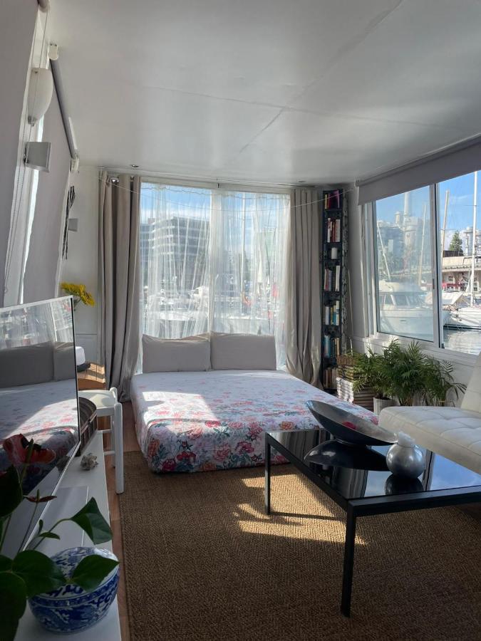 Light Bedroom In A Home Boat Barcelone Extérieur photo