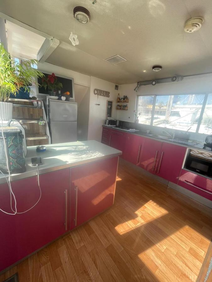 Light Bedroom In A Home Boat Barcelone Extérieur photo